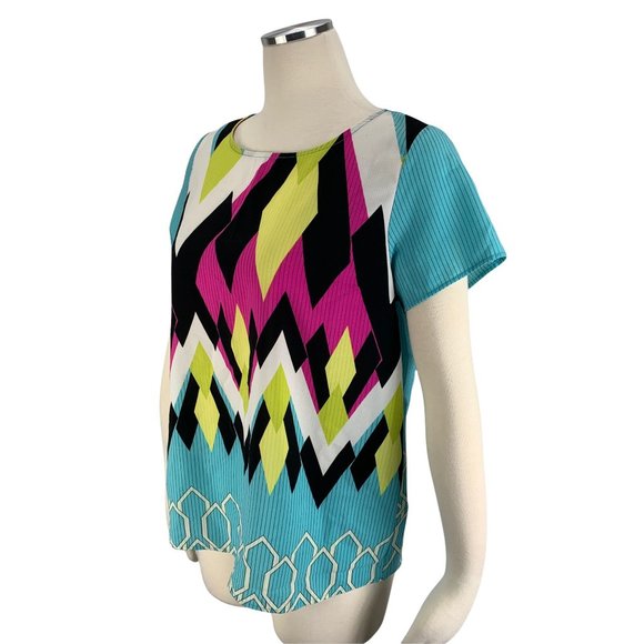 So Cool Large Blouse Geometric Split Back Short Sleeve - Picture 2 of 6